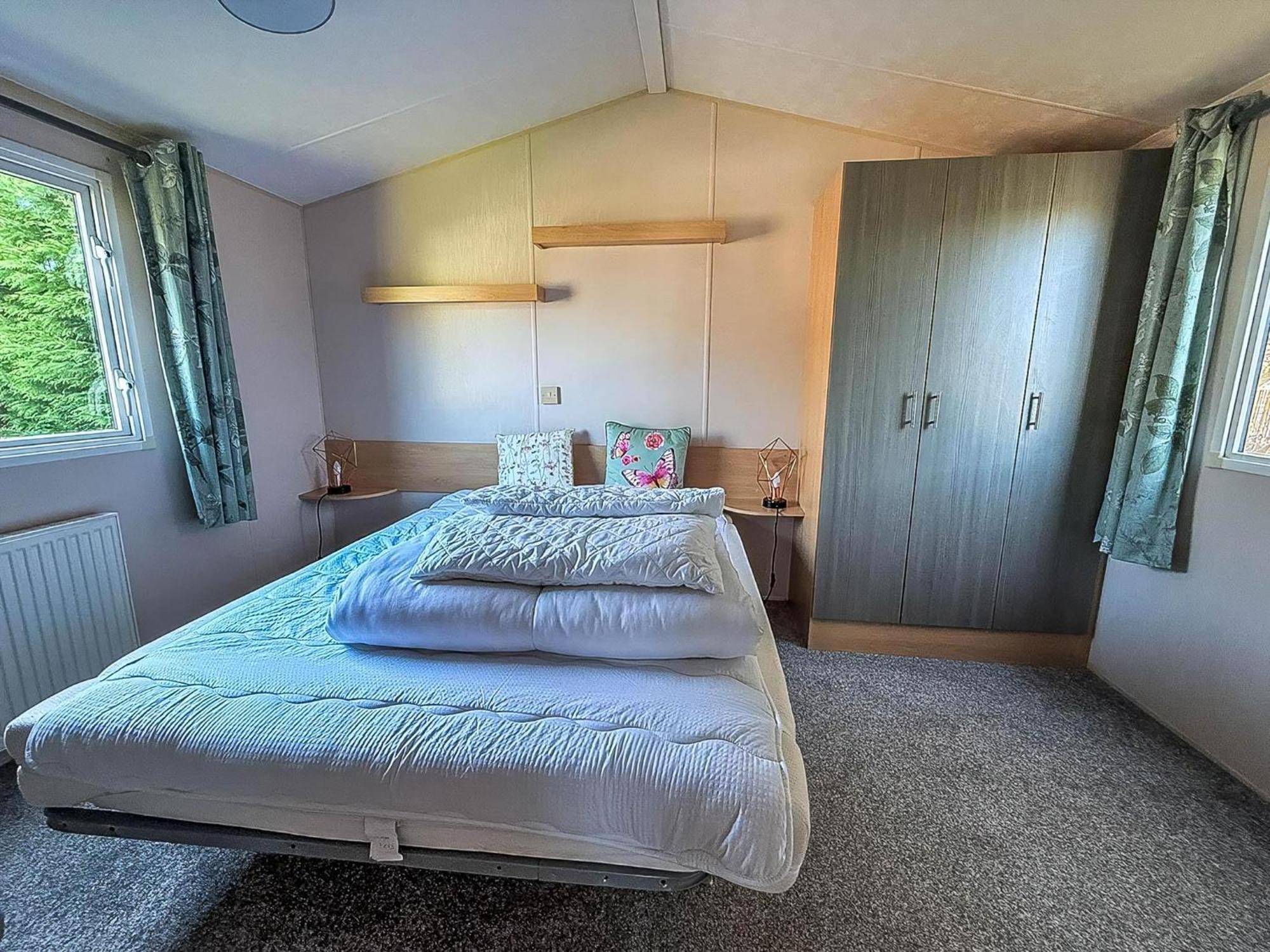 Great 6 Berth Caravan With Decking At Manor Park In Hunstanton Ref 23017B 外观 照片