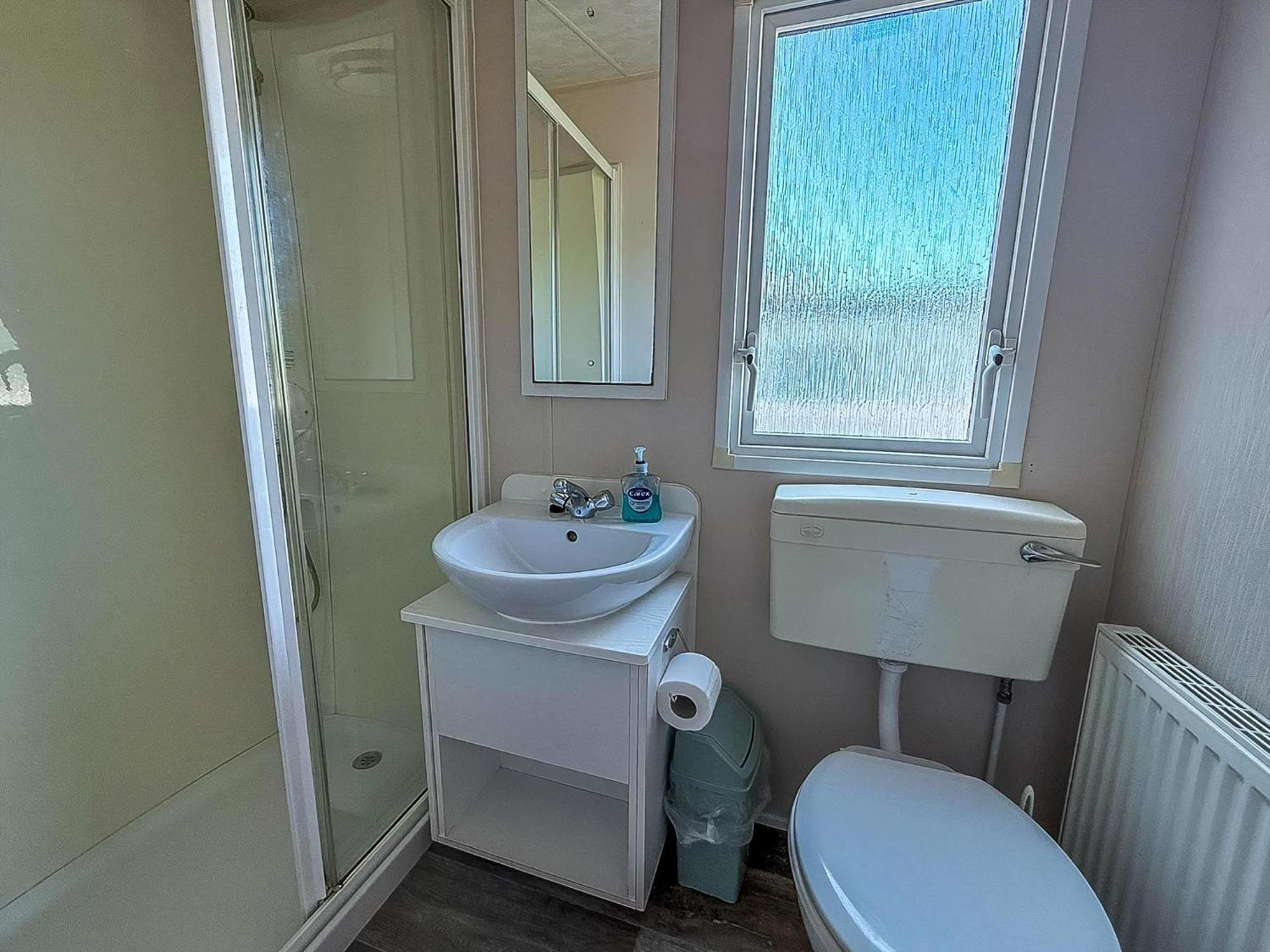 Great 6 Berth Caravan With Decking At Manor Park In Hunstanton Ref 23017B 外观 照片