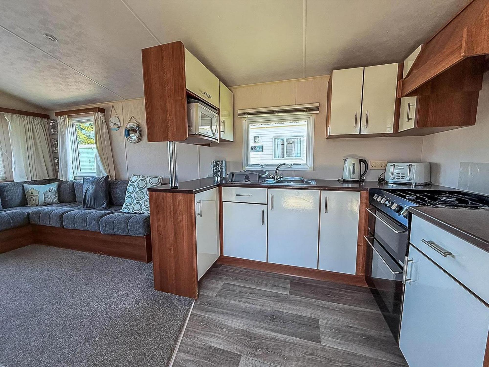 Great 6 Berth Caravan With Decking At Manor Park In Hunstanton Ref 23017B 外观 照片