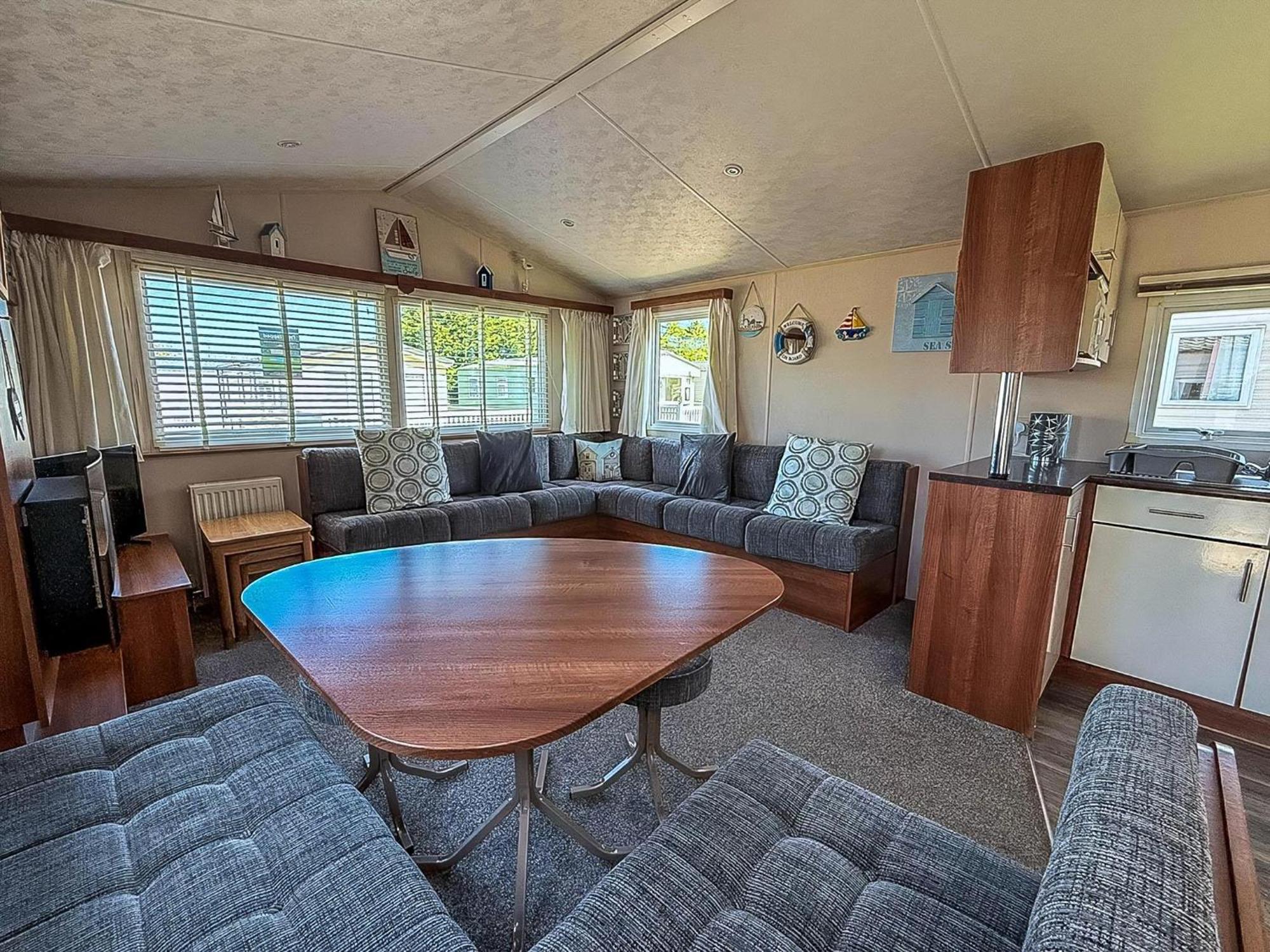 Great 6 Berth Caravan With Decking At Manor Park In Hunstanton Ref 23017B 外观 照片