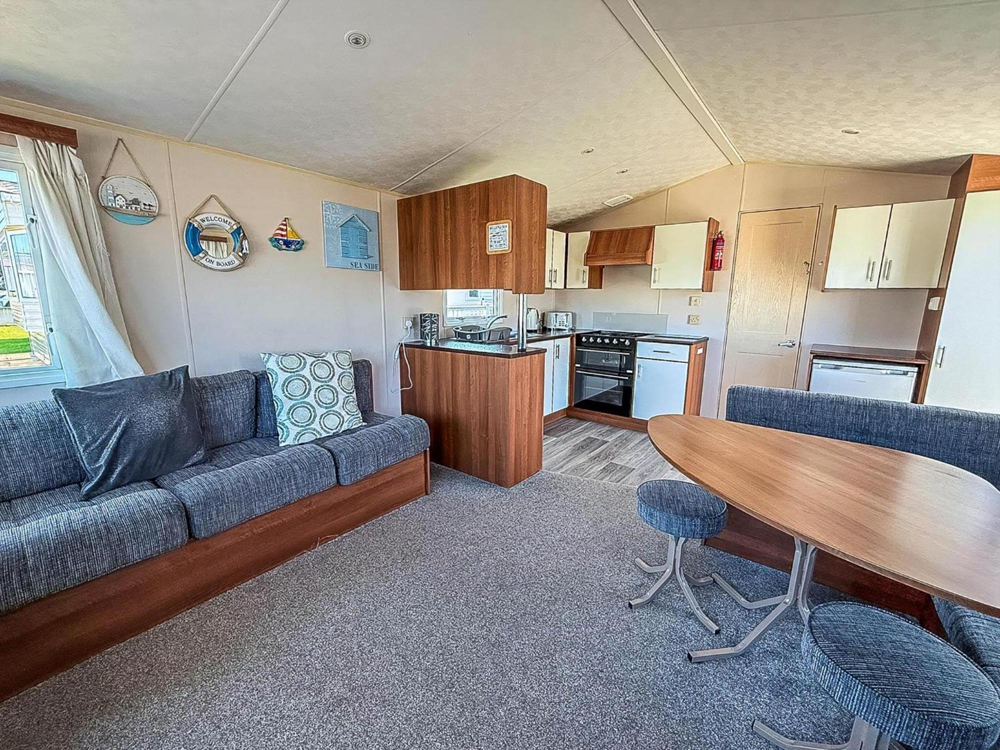 Great 6 Berth Caravan With Decking At Manor Park In Hunstanton Ref 23017B 外观 照片