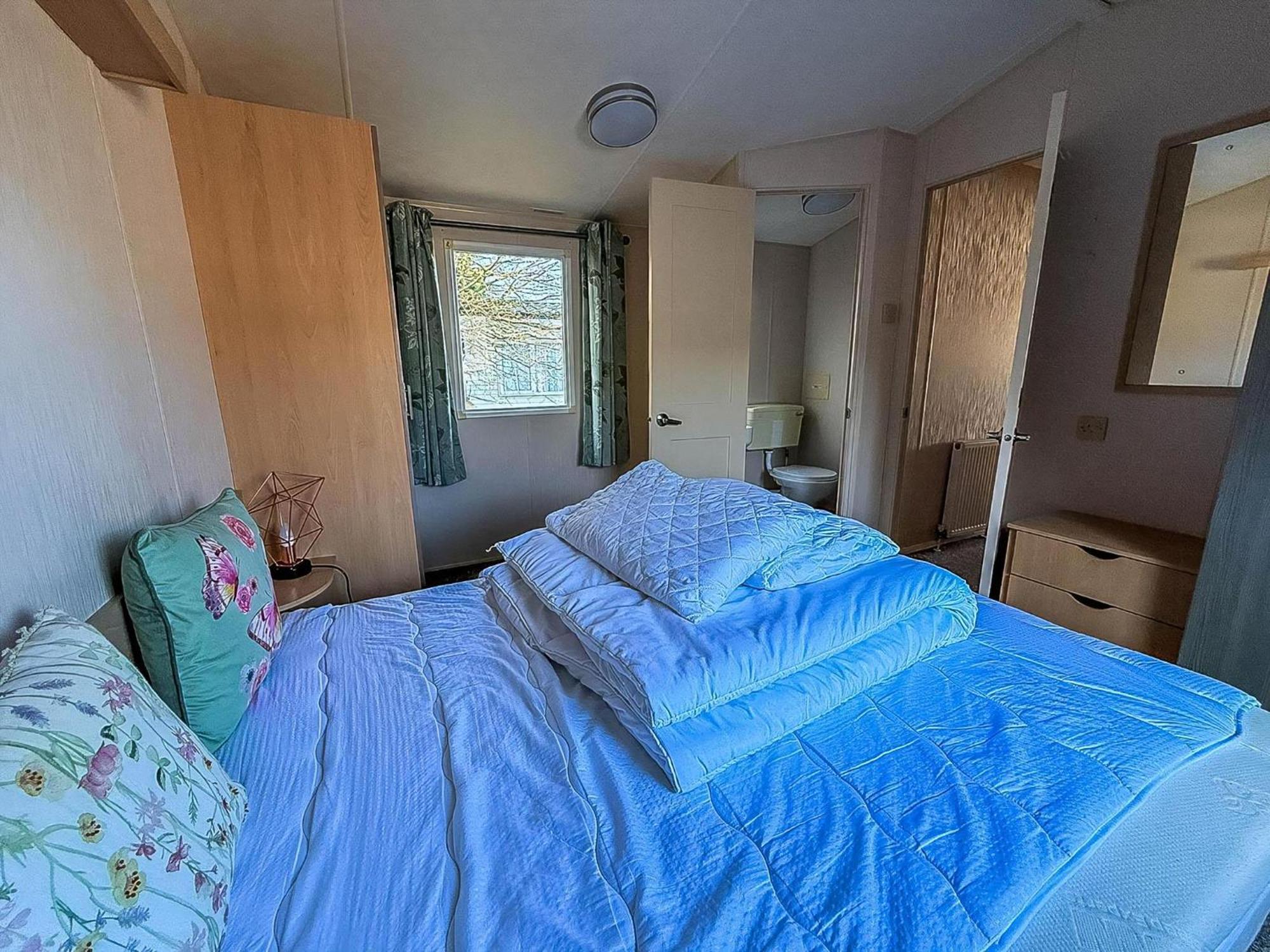 Great 6 Berth Caravan With Decking At Manor Park In Hunstanton Ref 23017B 外观 照片
