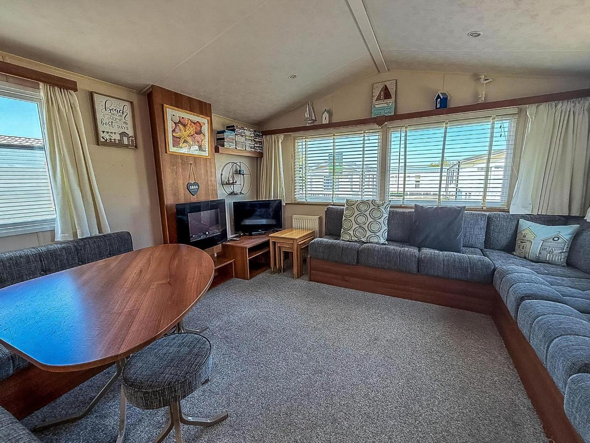 Great 6 Berth Caravan With Decking At Manor Park In Hunstanton Ref 23017B 外观 照片